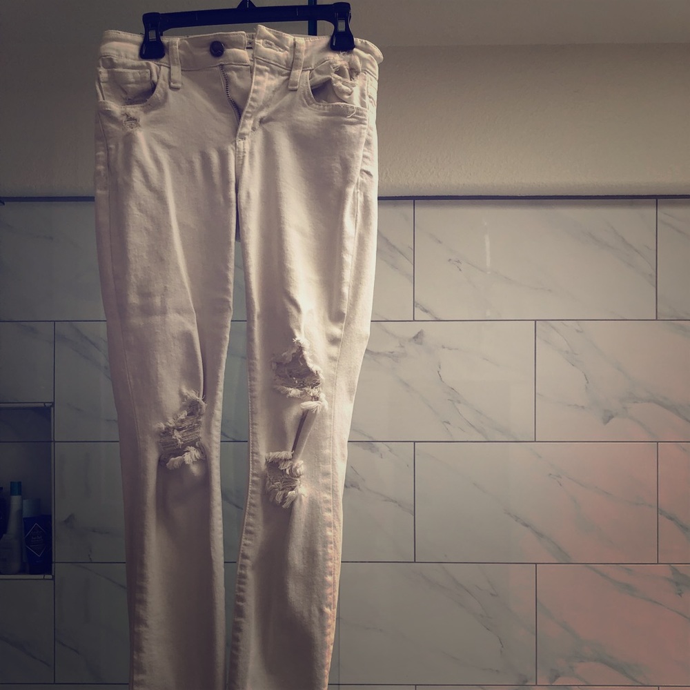 JOE’s adorable straight leg white jeans!